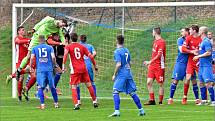 Blanenští fotbalisté (v červeném) remizovali na domácím hřišti s Otrokovicemi 1:1.