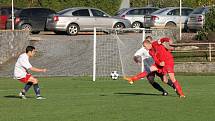 Fotbalisté Boskovic (v bílém) remizovali doma s favorizovanou Moravskou Slavií Brno 4:4. Domácí přitom ještě dvě minuty před koncem vedli 4:2. O výhru přišli až v nastavení.