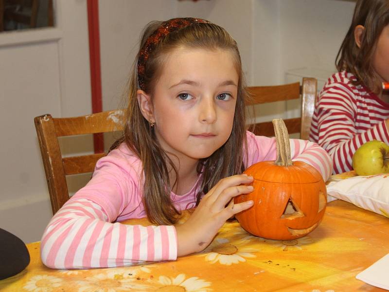 Dům dětí a mládeže Blansko si pro děti na podzimní prázdniny připravil halloweenský tábor s přespáním. 