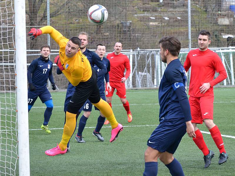 V úvodním jarním kole fotbalové divize prohrál FK Blansko (v tmavých dresech) v Jihlavě se Starou Říší 1:3.