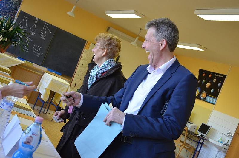 Volby do krajského zastupitelstva a senátu na Základní škole Sušilova v Boskovicích.