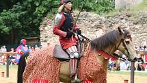 Návštěvníci zříceniny boskovického hradu se v sobotu vrátili o několik staletí zpátky v čase. Míjeli rytířské ležení, středověkou krčmu a historické tržiště. Na udatných rytířích se blýskala historická zbroj. Hradní čeládka se starala o koně.