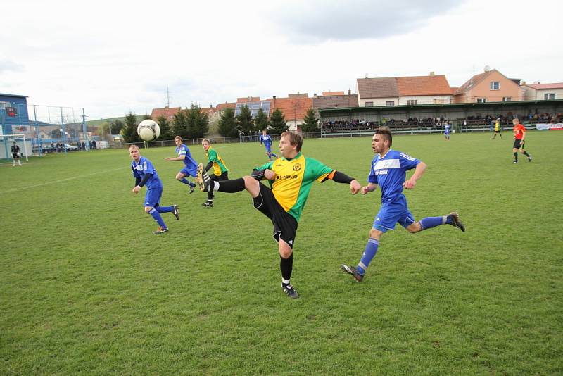 Fotbalisté Ráječka hráli v utkání s Kyjovem většinu zápasu v deseti. Přesto se nakonec radovali z remízy 1:1.