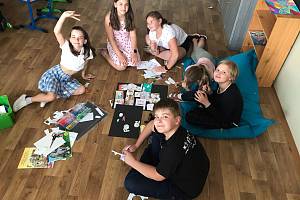 Koncem školního roku se třída čtvrťáků z Rájce - Jestřebí zúčastnila výtvarné soutěže, kterou pořádala organizace ADRA.