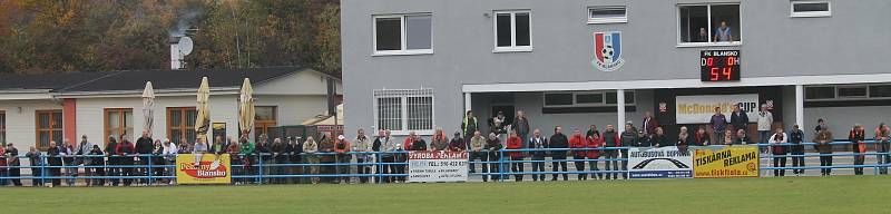 Fotbalisté Blanska (v modrém) remizovali s Uherským Brodem 0:0.