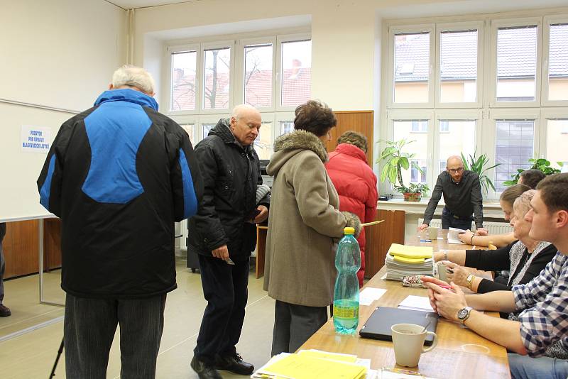 Lidé volili hlavu státu i v budově gymnázia v Blansku.