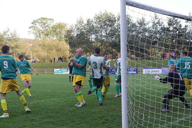 Fotbalisté Rájce-Jestřebí remizovali se Soběšicemi 2:2. Hosté proměnili jen jednu ze dvou penalt, druhou chytil Radim Polák.