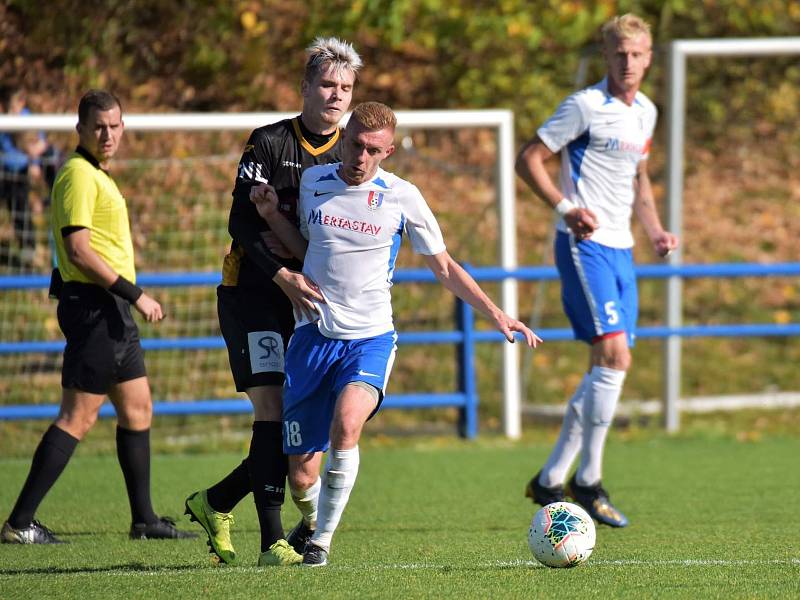 V ukání Moravskoslezské fotbalové ligy porazil FK Blansko (bílé dresy) na domácím trávníku 1. SC Znojmo 2:0.