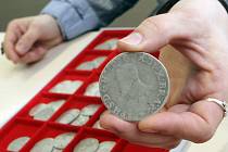 Sběratelská cena nalezených mincí z 15. až 17. století se odhaduje na asi 1,1 milionu korun, historická hodnota je mnohem vyšší. 