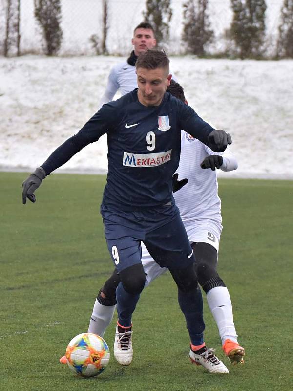 V přípravném utkání na vyškovském umělém trávníku podlehl domácí MFK (bílé dresy) Blansku 2:6.