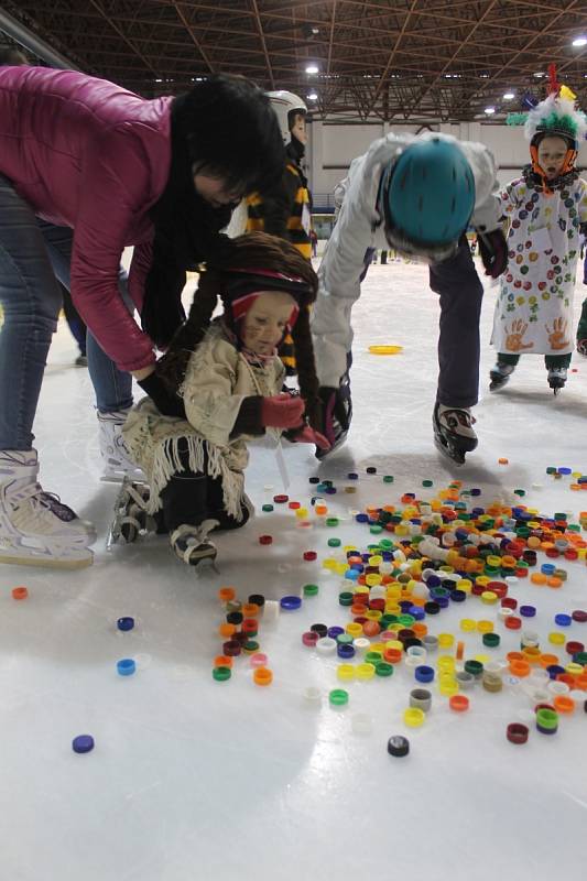 Mateřské centrum Paleček uspořádalo v pátek v Blansku pro děti karneval na ledě.