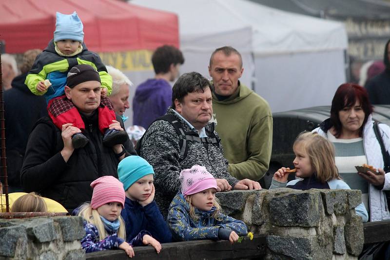 Výlov rybníka Olšovec v Jedovnicích na Blanensku.