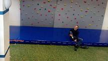 Adamovští mají v městském klubu mládeže novou lezeckou stěnu.