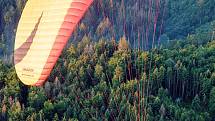 Adamovský farář Pavel Lazárek se léta věnuje létání na motorovém paraglidovém křídle. To později vyměnil za motorové rogalo. Foto: se souhlasem Pavla Lazárka