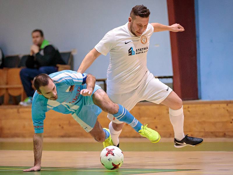 Ve futsalové divizi porazil PRO-STATIC Blansko (v bílém) San Marino Dolní Loučky 11:7.