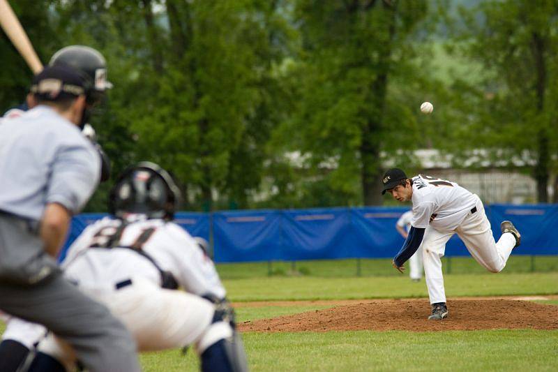 Basebalisté Black Hill zahájili náročnou sérii šesti utkání v osmi dnech domácím dvojzápasem extraligy proti Ostravě. Zahraničními hráči nabitý ostravský tým se nenechal zaskočit a dvakrát vyhrál.