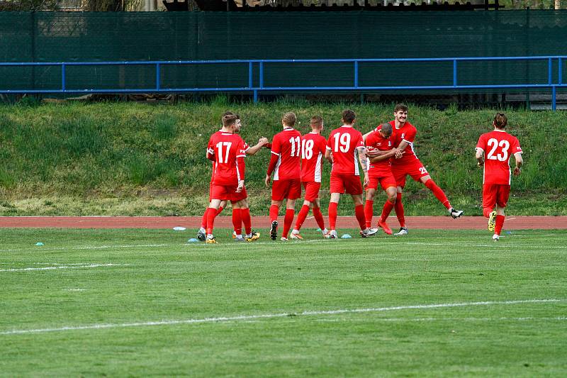 Blanenští fotbalisté (v červeném) zdolali Chrudim 4:1.