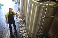 Destilační kolona - tanky na výrobu piva bez alkoholu.