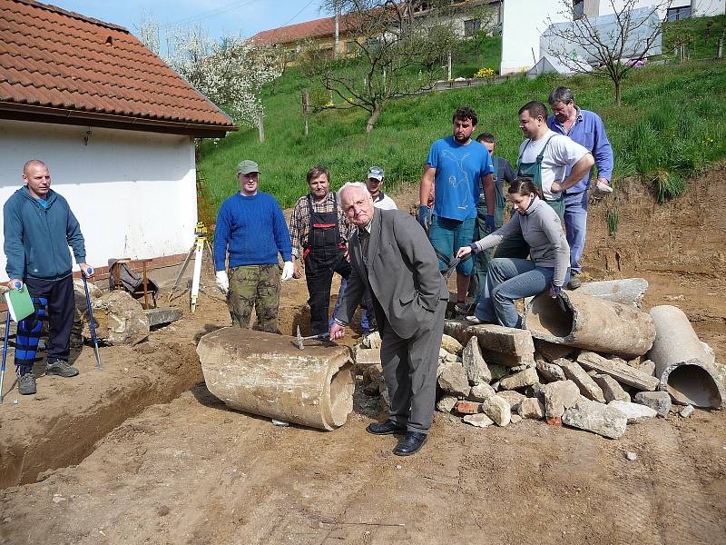 Stavba hasičské zbrojnice už je v plném proudu. 