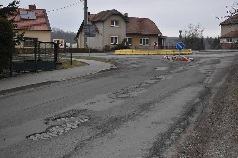 Na Blanensku opraví silnice i mosty. V Jedovnicích kruhový objezd (na snímcích).