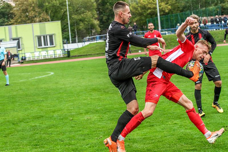 Blanenští fotbalisté (v červeném) v neděli podlehli Viktorii Žižkov 1:2.