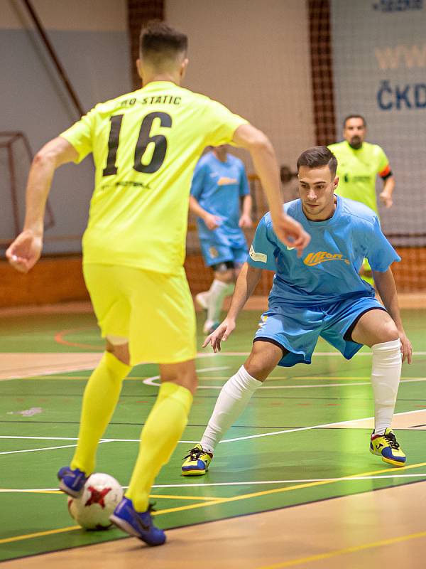V posledním utkání první poloviny divize E prohráli futsalisté Pro-STATICu Blansko (žluté dresy) s Amorem Vyškov 4:11.
