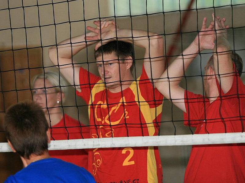 Plácači Modřice obhájili v sobotu na volejbalovém Burčák Cák Cupu první místo z loňského roku. 