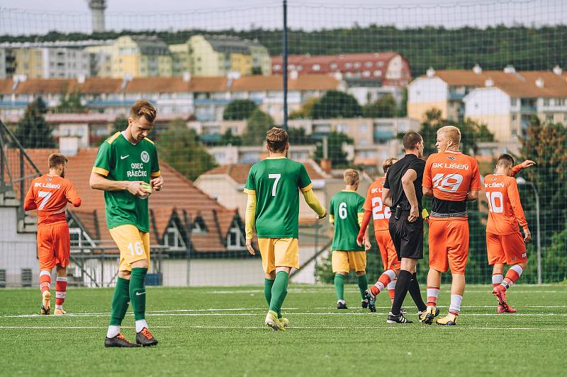 Fotbalisté Ráječka (v zeleném) sahali v Líšni po bodech, nemají ani jeden.