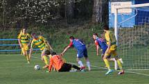 Fotbalisté Blanska (v modrém) porazili Mutěnice 4:1.