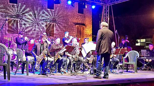 Na konci září probíhala v chorvatském městě Stari Grad na ostrově Hvar Mezinárodní soutěž koncertních orchestrů a big bandů. Zúčastnili se i letovičtí studenti.