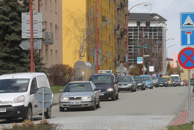 Ve středu začala v Blansku oprava průtahu městem. Objížďky vedou přes centrum.