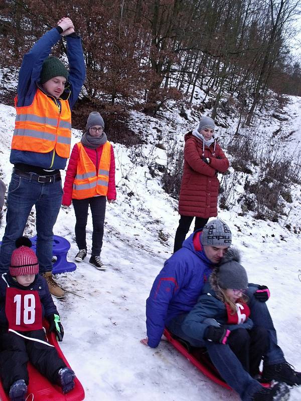 Sjezdu z kopce na čemkoli přilákal v sobotu odpoledne nadšence do oblasti Palava v Blansku.