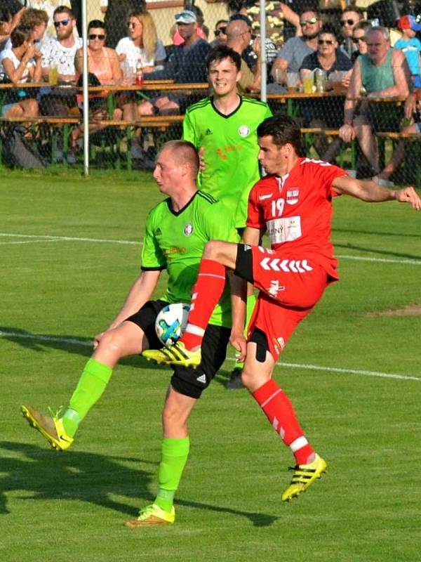 V utkání posledního kola krajského přeboru fotbalistů porazil již jistý vítěz Start Brno (červené dresy) Boskovice 5:2.