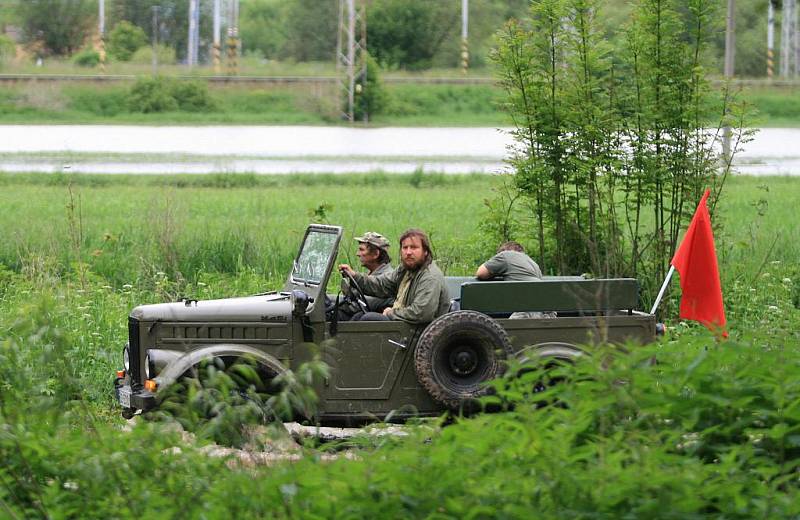 Na polích mezi Svitávkou, Mladkovem a Skalicí nad Svitavou se po deštích vytvořila řada lagun a jezírek.