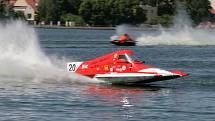 Na jedovnickém rybníku Olšovec se o víkendu jel úvodní závod mistrovství Evropy motorových člunů.