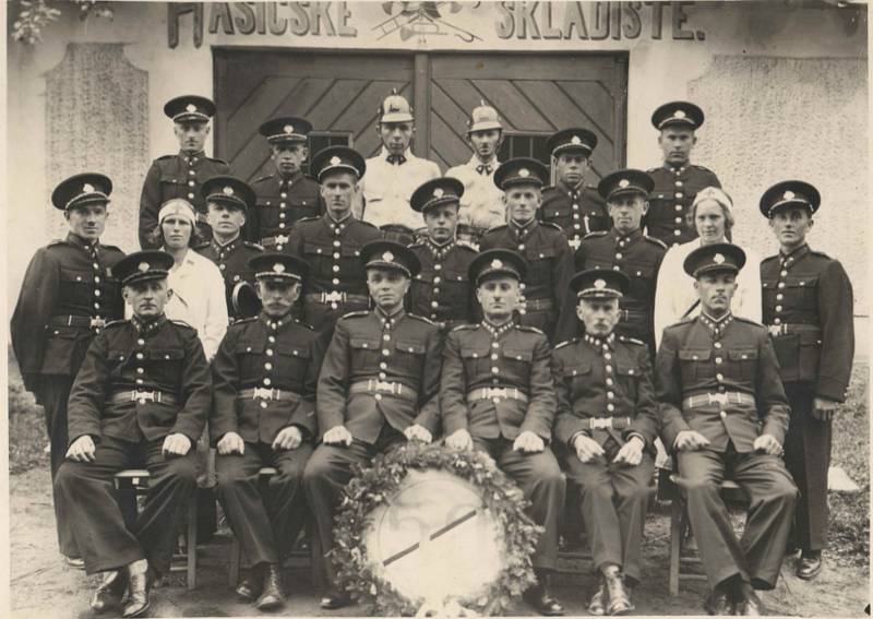 Členové SDH Křetín v roce 1936, kdy sbor slavil 50. výročí vzniku.