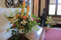 Výstava květů babího léta zaplnila reprezentační sály rájeckého zámku.