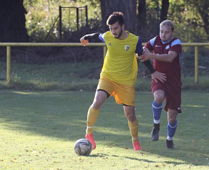 Fotbalisté Kunštátu (ve vínových dresech) porazili na podzim na venkovním hřišti Žebětín jasně 4:0. Čtyřmi góly se blýskl Marek Štencl.