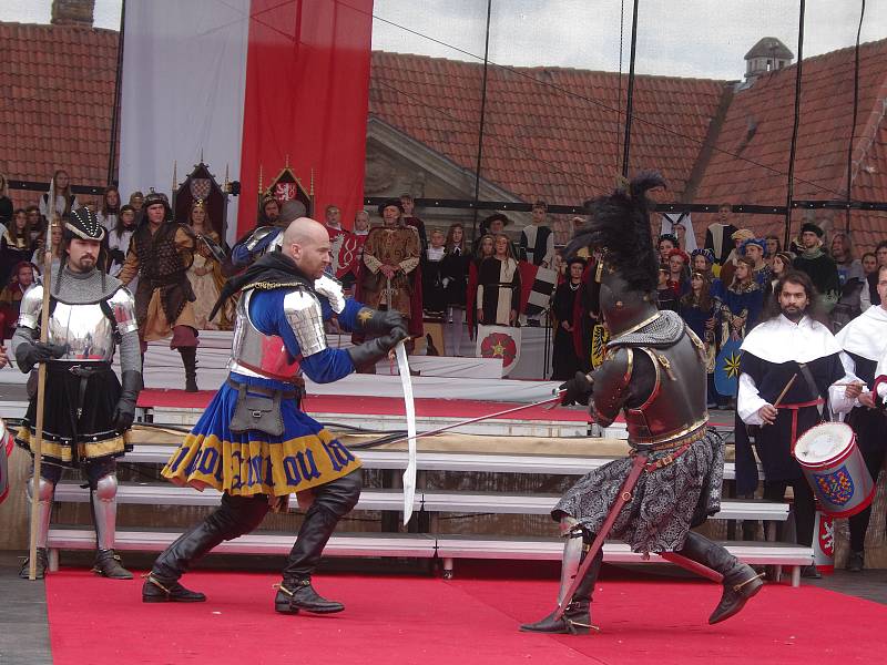 Druhým dnem vyvrcholilo v sobotu Znojemské historické vínobraní. Diváky přitahovala mimo jiné tradiční historická scéna na hlavním podiu.