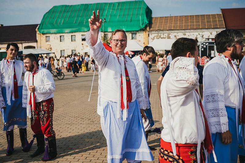 Alespoň nedělní hodečky místo velkých hodů uspořádali organizátoři koncem července v Moravské Nové Vsi zasažené tornádem.