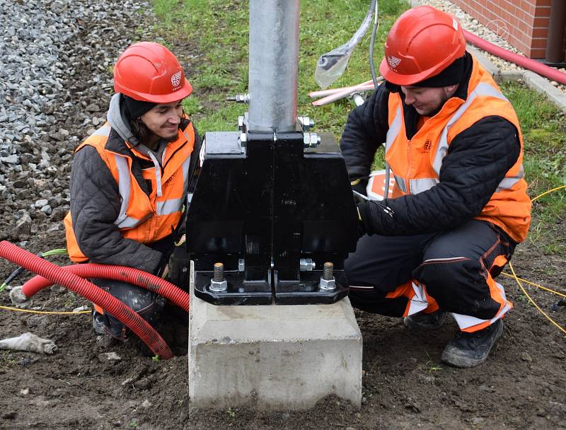 Mezi Hustopečemi a Šakvicemi v neděli poprvé vyjedou elektrické vlaky.