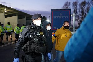 Vláda obnoví kontroly na hranici se Slovenskem. Kvůli rekordnímu počtu migrantů