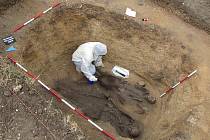 Na Mušově u novomlýnských nádrží pokračuje archeologický výzkum jednoho z největších pohřebišť germánských Langobardů ze šestého století našeho letopočtu. Zaujal objev téměř neporušené kostry bojovníka, který byl pochovaný s kopím a svými dvěma psy.
