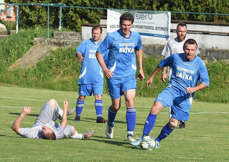 Fotbalisté Bavor (v šedých dresech) porazili rezervu Kostic 8:1.