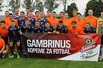 Fotbalisté Charvátské Nové Vsi (v oranžovém) dostali od Slovácka ve vzájemném zápase dvaadvacet gólů.