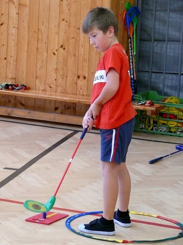 Junior Golf Club Břeclav ve spolupráci se ZŠ Břeclav-Slovácká připravil v letošním školním roce pilotní projekt výuky základů golfu pro nejmenší děti.