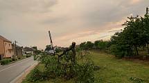 Bouřka a kroupy nadělaly škody v sobotu večer v Přibicích na Brněnsku.