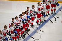Čeští reprezentanti do osmnácti let začali Hlinka Gretzky Cup vítězně.