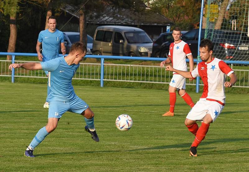 Fotbalisté Lednice (v modrém) podlehli Moravské Slavii Brno 1:2.