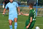 Fotbalisté Lednice (v modrých dresech) vstoupili do krajského přeboru výhrou 1:0 nad Ráječkem.